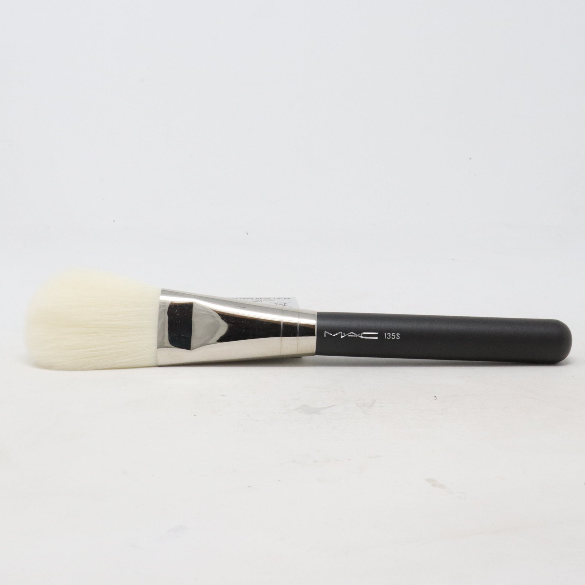 135S Synthetic Large Flat Powder Brush